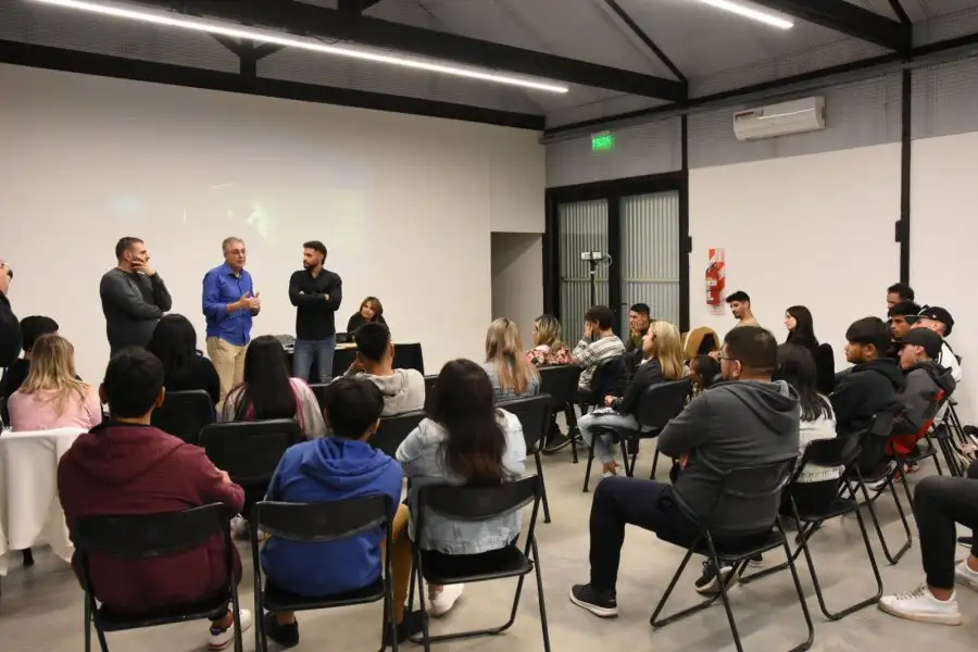 Mi Primer Tema: Castellano se reunió con músicos que pasaron por las cuatro ediciones que lleva este programa municipal