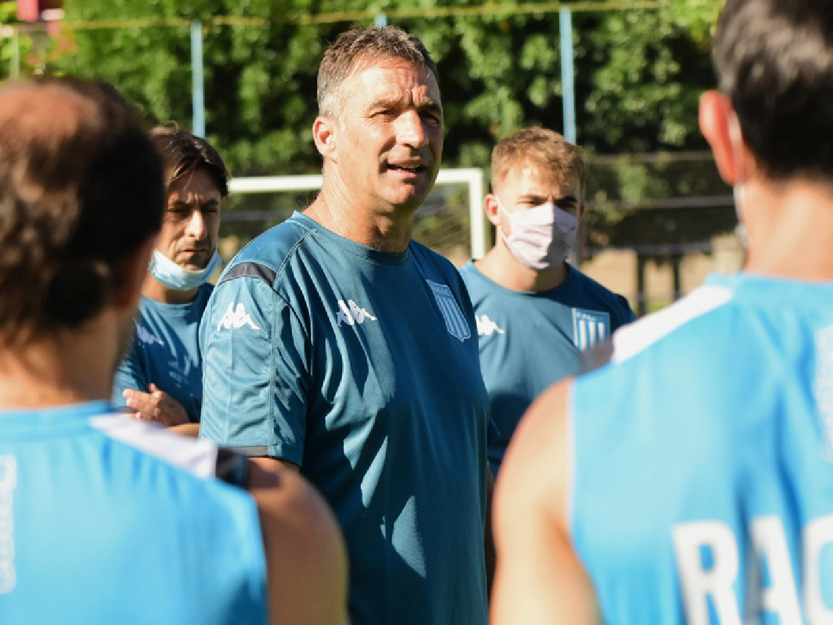 Pizzi paró su primer equipo como DT de Racing