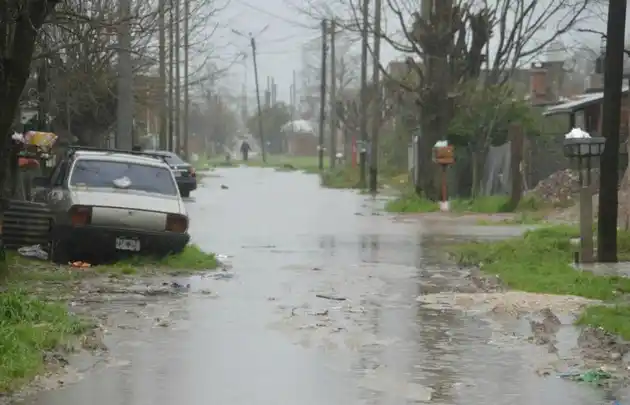 MAR DEL PLATA: Temporal de viento y lluvia dejó destrozos y unos 20 evacuados
