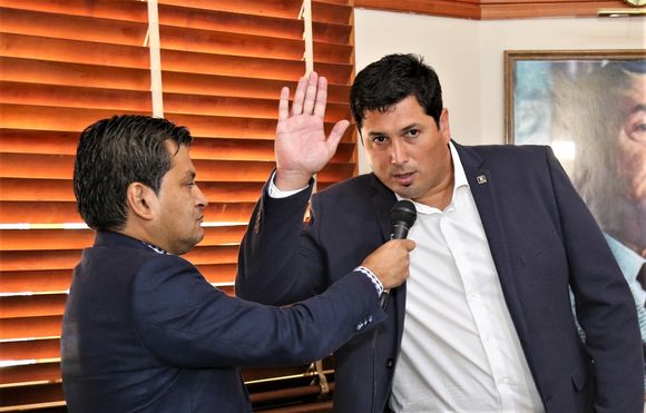 Confirman que Hernán Contreras también renunció como empleado municipal