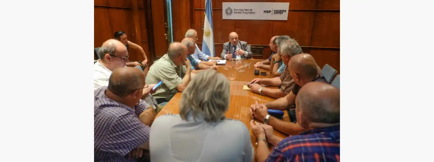 Arroyo recibió a representantes de taxistas y remiseros