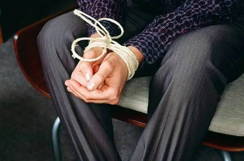 Estaban en el jardín, los metieron a la casa a los golpes y les robaron: antes de irse, los delincuentes pidieron perdón