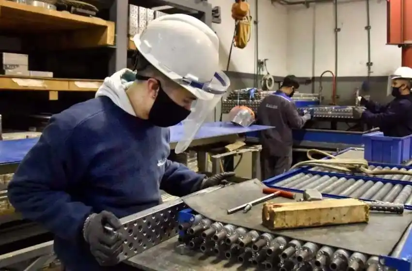 Tras nueve meses de caída consecutiva, creció la producción de la industria pyme