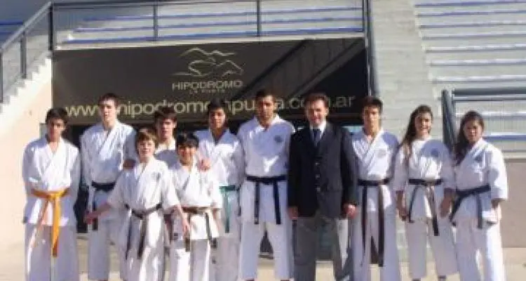 San Luis: 18 medallas para el karate local