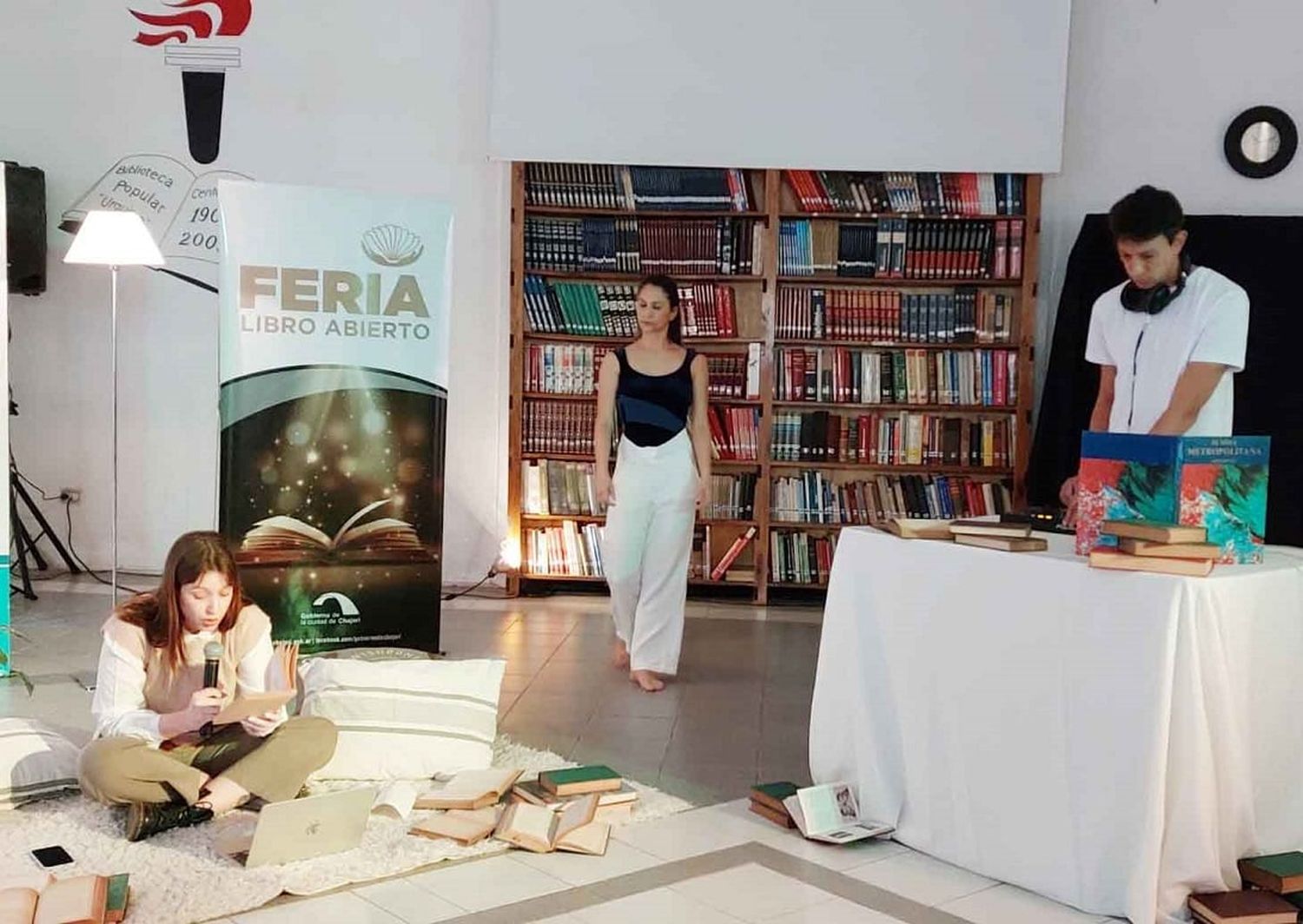 En la biblioteca Popular Urquiza, se presentó la XXII Feria del Libro