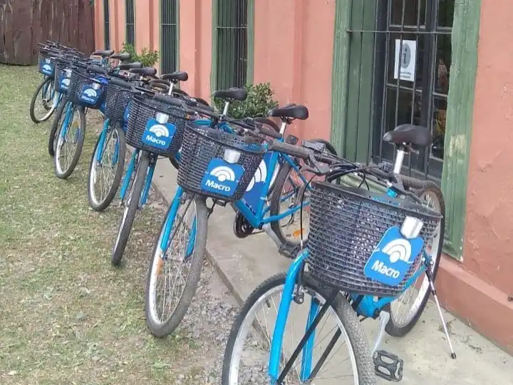 Las bicicletas, que fueron donadas en 2014, exhibidas en Villa Onena.