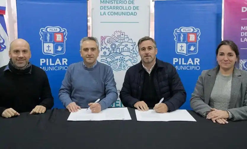 Achával y Larroque firmaron convenios para realizar obras en Pilar