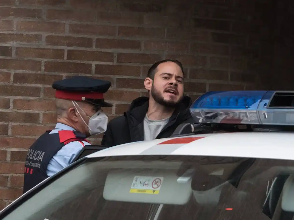 Detienen al rapero español condenado a prisión por criticar a la monarquía y la policía