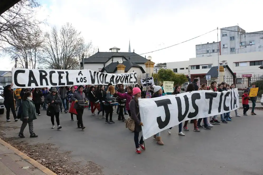 Una multitud exigió justicia por la menor presuntamente abusada