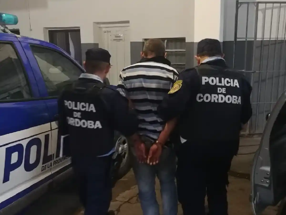 Un hombre quemó a una mujer y fue detenido