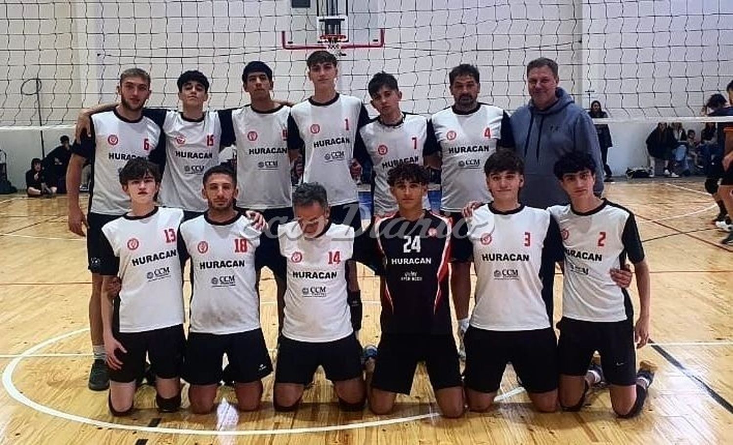 El equipo masculino de Huracán. Los voleibolistas que compitieron en el Li.Ce.Bo