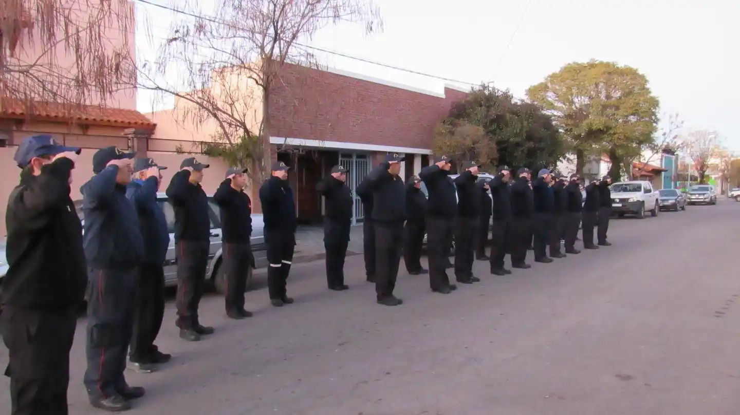 El orgullo de llevar la ropa de bomberos