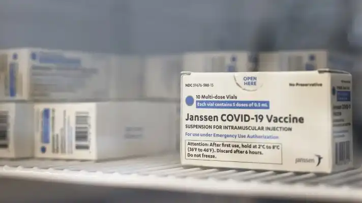 POR CASOS DE COÁGULOS: pausan por precaución el uso de la vacuna de Johnson & Johnson contra la COVID-19