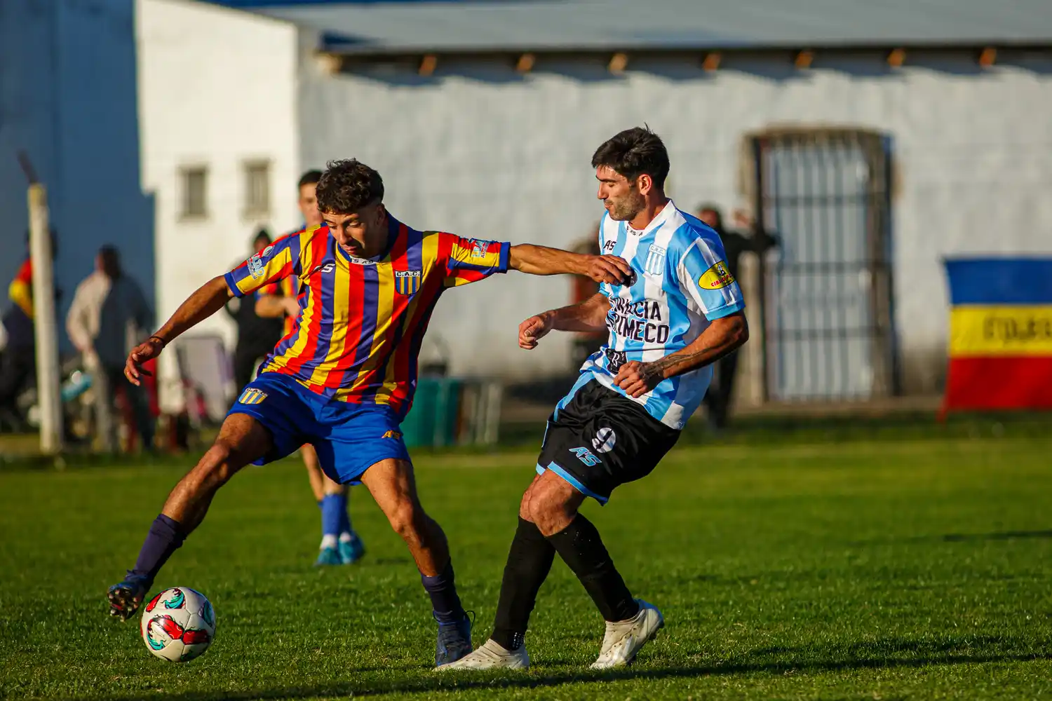 Colegiales salvó un punto en el Zubiri