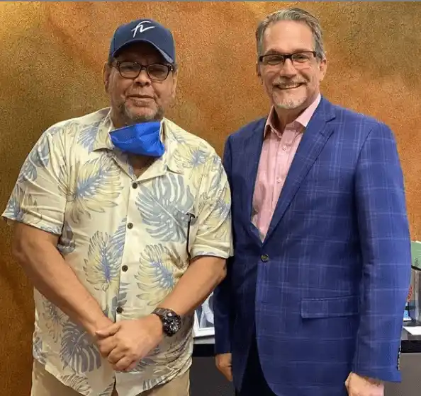 Fernandito Villalona con el médico que le realizó la cirugía bariátrica. Foto: Instagram