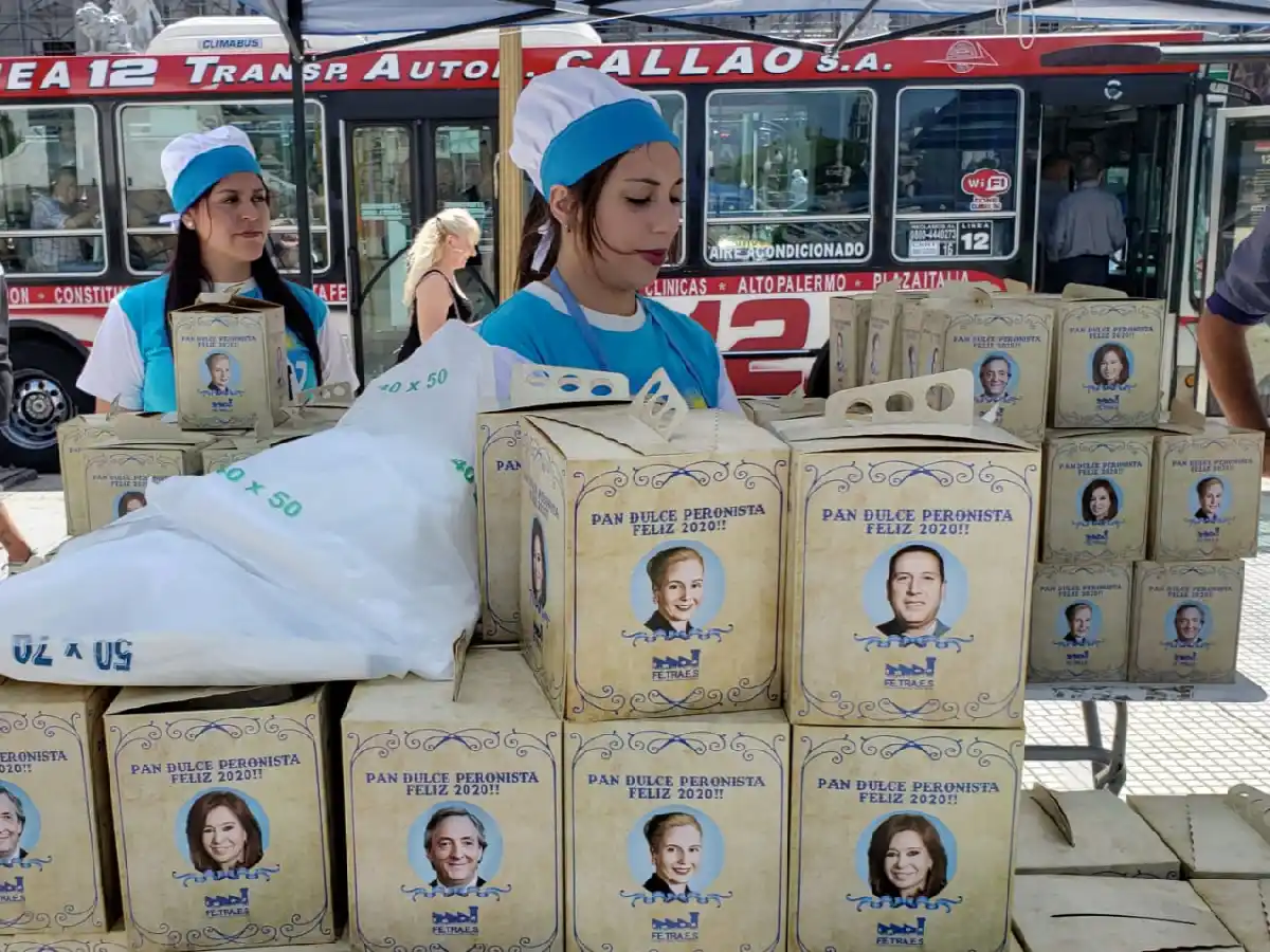 "Pan Dulce Peronista", el producto estrella que se vende frente al Congreso a $200