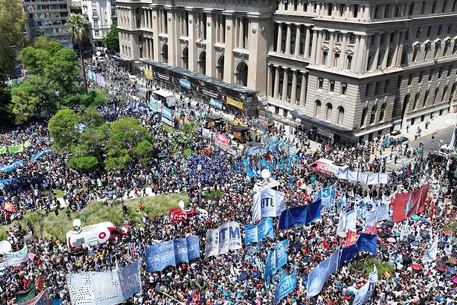 CGT y Organizaciones Sociales protestan contra el DNU