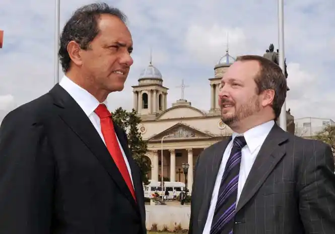 Sabbatella también criticó a Scioli por participar de jornada en Grupo Clarín: "Es vergonzoso"