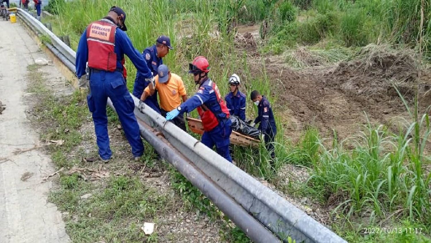 ¡OTRO CADÁVER MÁS ESTE #13Oct! En Los Valles del Tuy han rescatado 8 cuerpos de la Tragedia de Las Tejerías