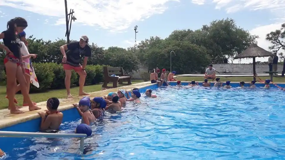  Con chicos de las escuelas primarias, se lanzó en Urdinarrain "EntrerriaNada"
