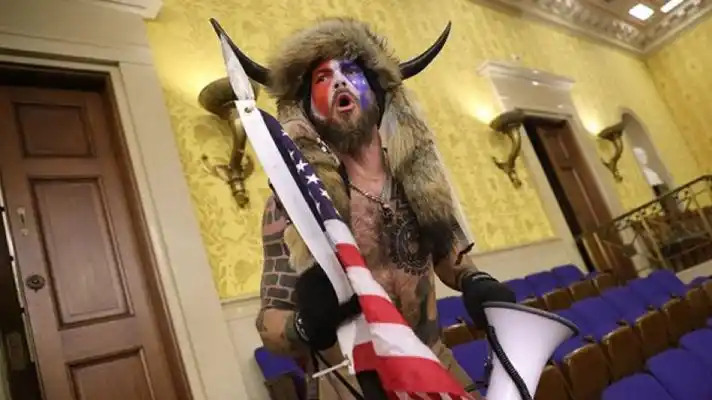 «Pueden recuperar su país»: mensaje a los venezolanos del «MOHICANO» que asaltó el CAPITOLIO