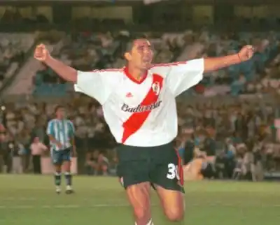 Fuertes: “Ojalá que Alario le haga un gol a Unión”