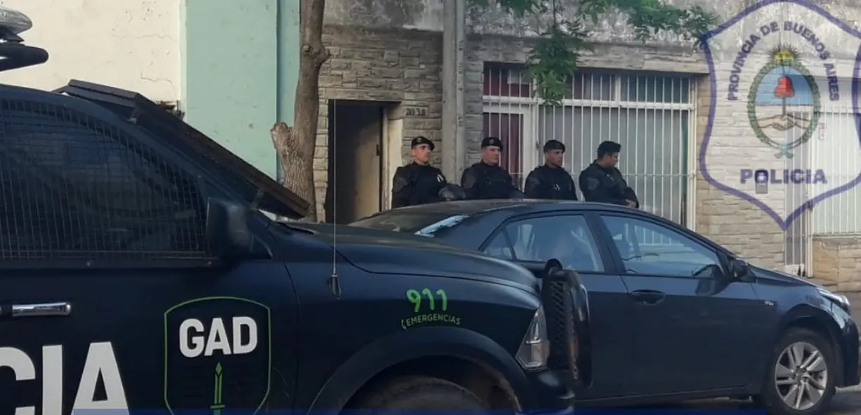 Por el techo, entraron a un comercio y robaron celulares