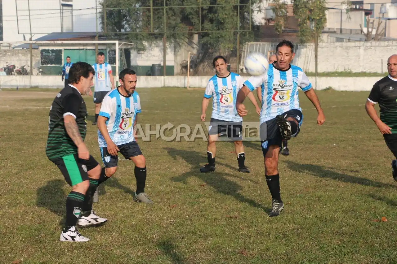 Juventud goleó y se escapa en la punta del torneo de Veteranos