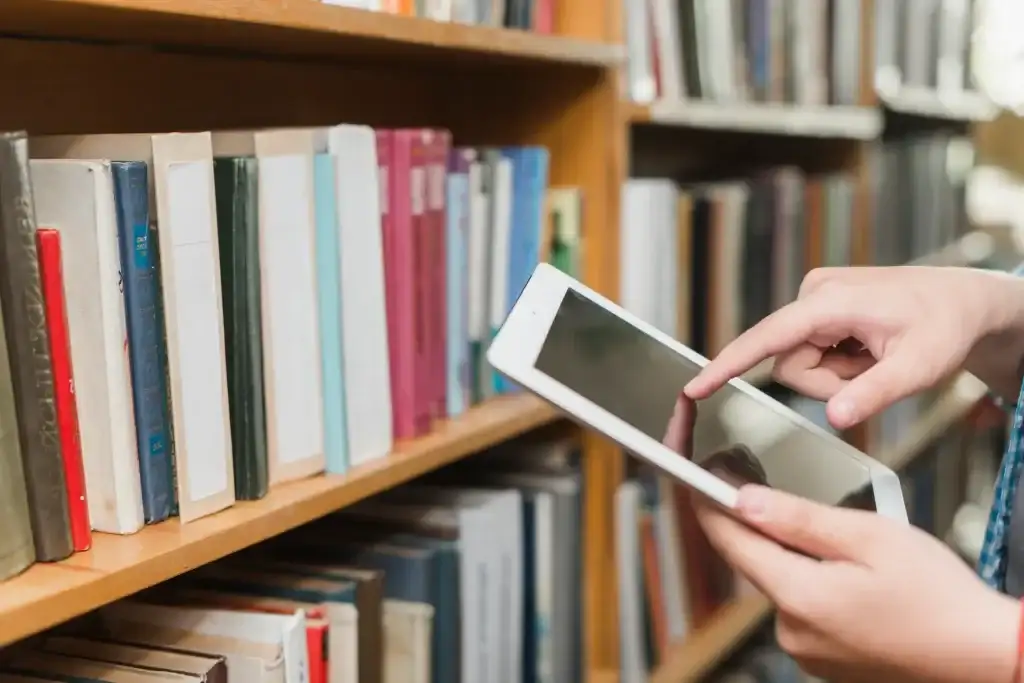 La alianza de la institución educativa con la plataforma permite ofrecer todos los títulos del catálogo de Editorial Unicen en formato digital.