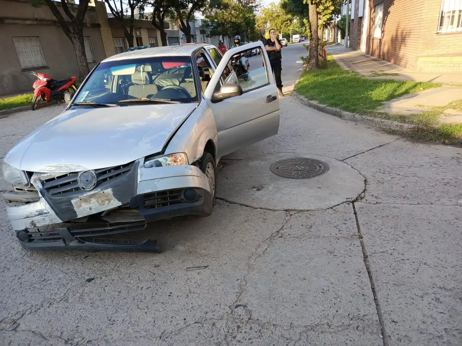 El impacto fue con la parte delantera del vehículo.