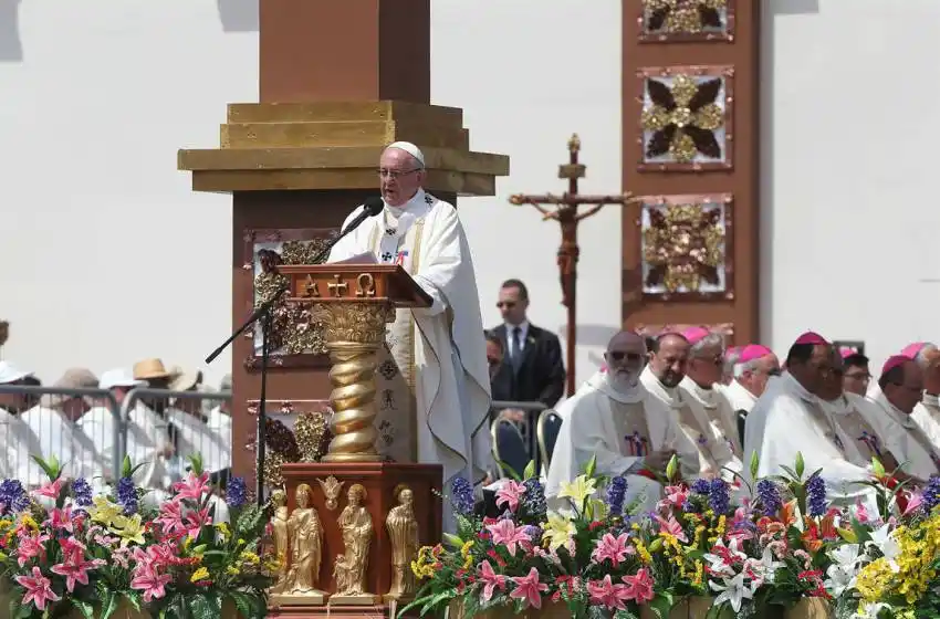 Papa: "Agradezco la presencia de los argentinos, que son mi patria"