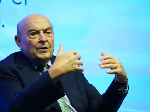 Cavallo pidió levantar por completo el cepo cambiario y alertó por una desaceleración de la actividad económica