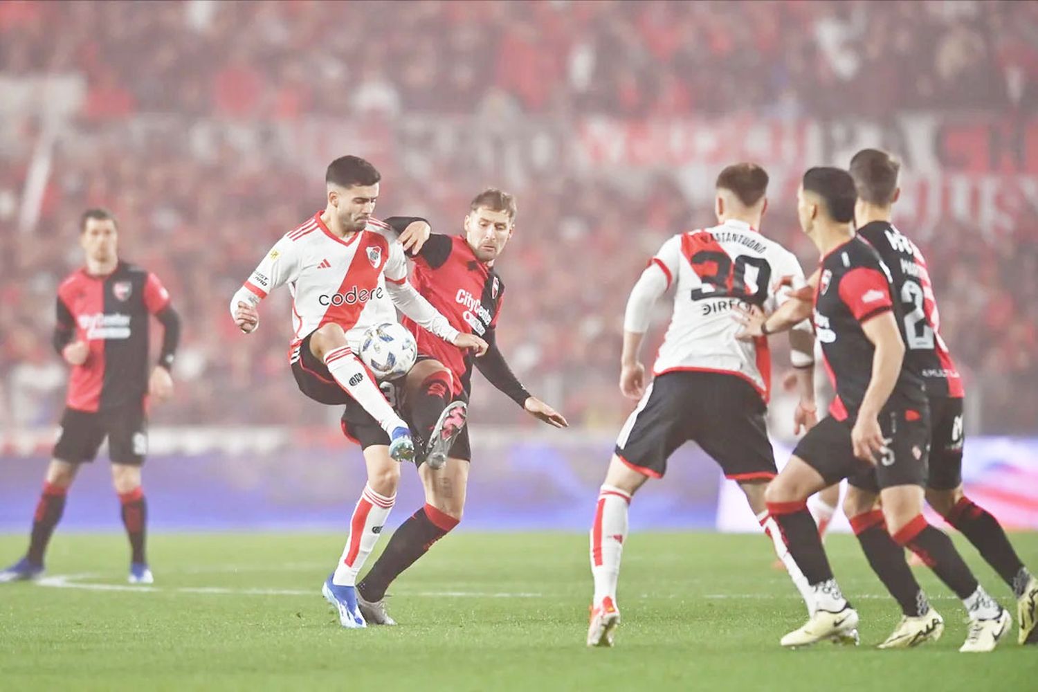 River igualó ante Newell´s y no pudo prenderse en la lucha del campeonato