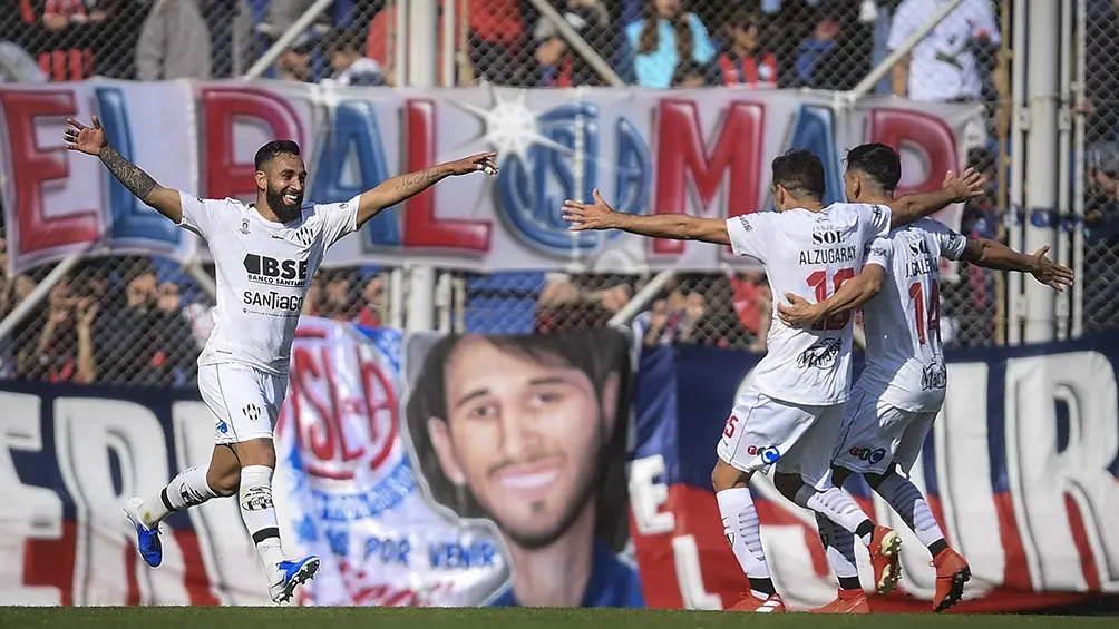 San Lorenzo fue goleado por Central Córdoba y no pudo escalar a la cima
