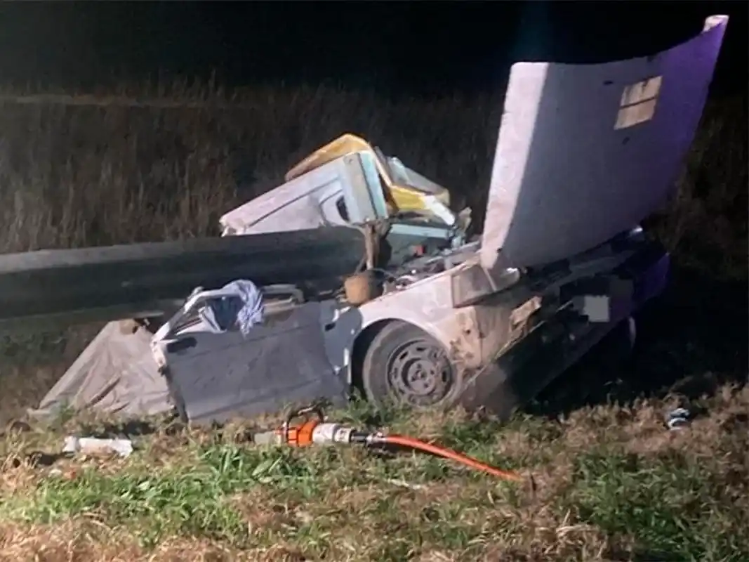 Siniestro fatal: Cuatro muertos, entre ellos tres niños, tras violento choque