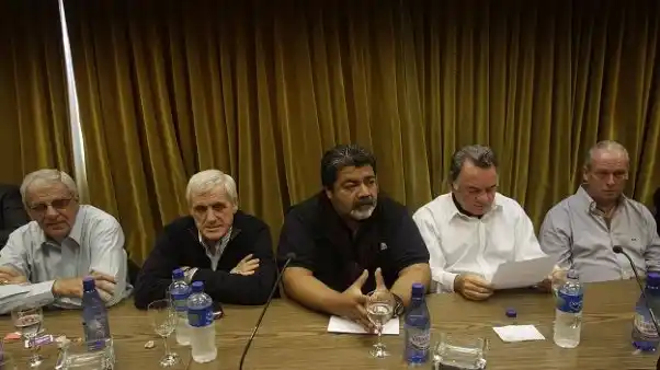 La CGT oficialista aceptó una pauta salarial de 27%