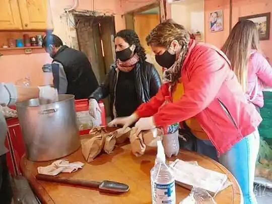 El Merendero Dulce Corazón, continúa trabajando