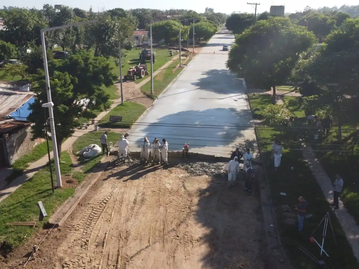 Trabajo de hormigonado en calle Libertad entre Martí y Perillo.
