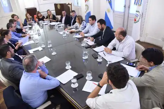 Fein convocó a concejales para dialogar sobre la situación social