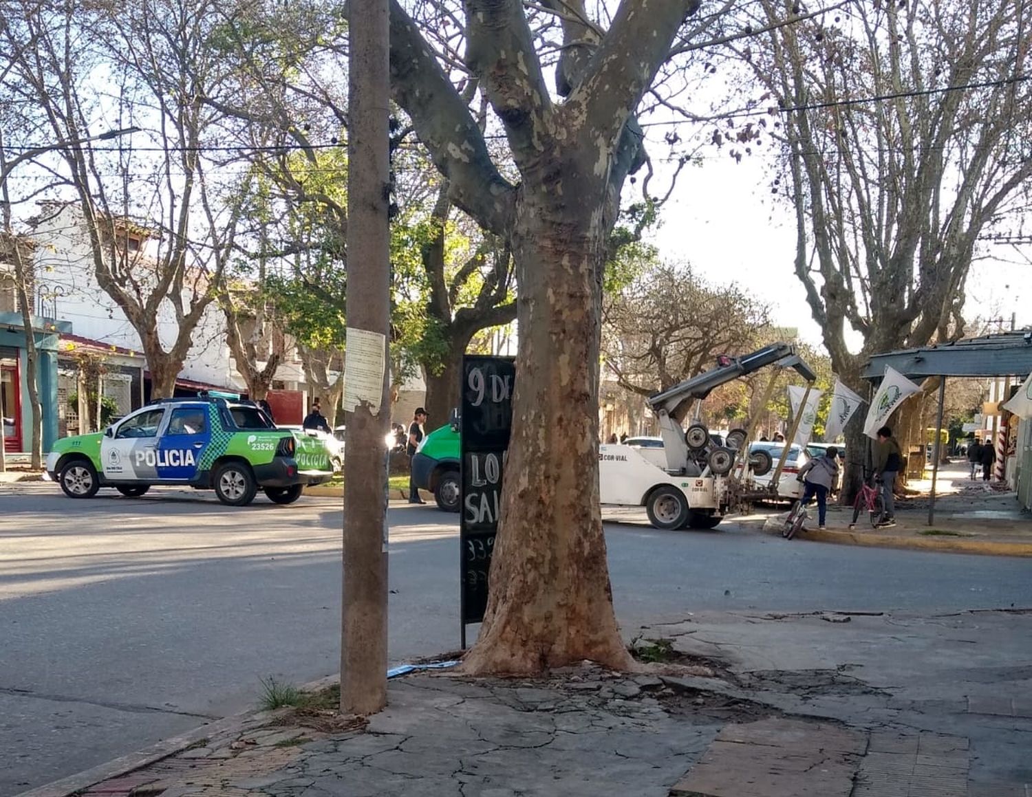 Tercer accidente en pocas horas: automovilista chocó a una ciclista y, después, contra otro vehículo