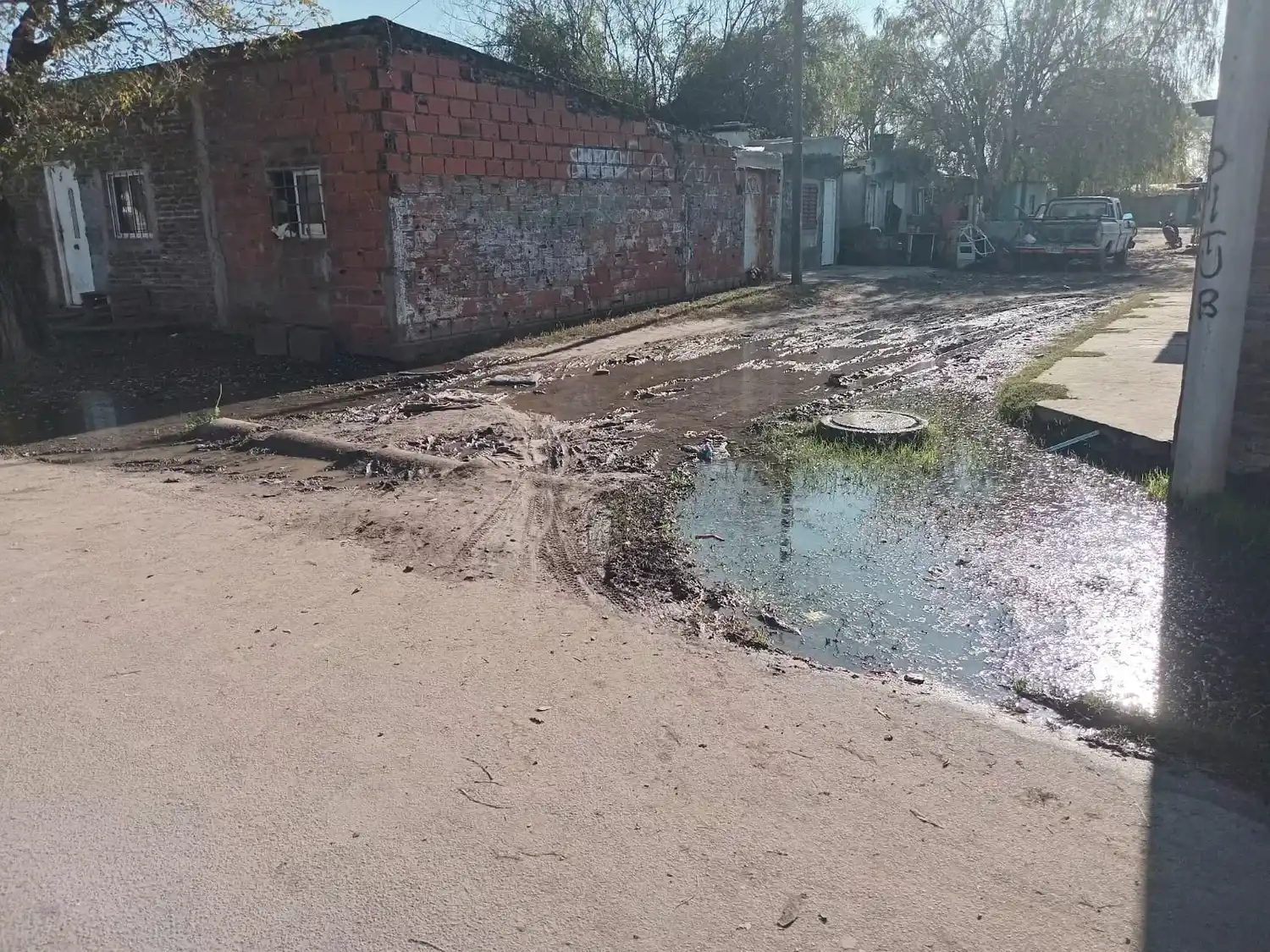 Reclamos por cloacas rebalsadas en Facundo Quiroga al 1000
