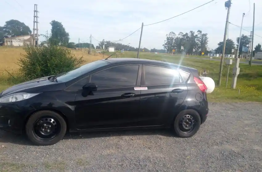 Lo detienen con gran cantidad de indumentaria, accesorios policiales y marihuana