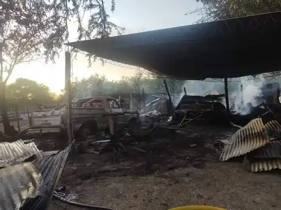 No apagaron las brasas del asado  de Año Nuevo y el fuego  consumió un galpón
