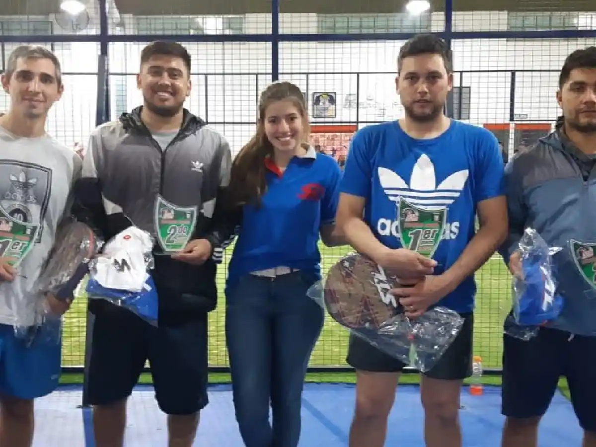 Los “Impares” jugaron en el césped 