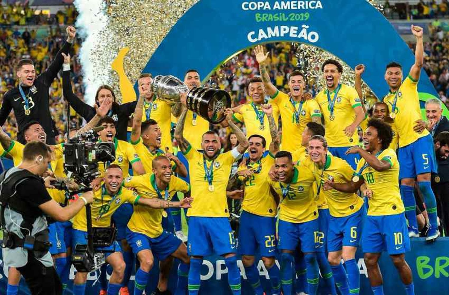 Con una nueva polémica sobre el final, Brasil venció a Perú y se quedó con la Copa América