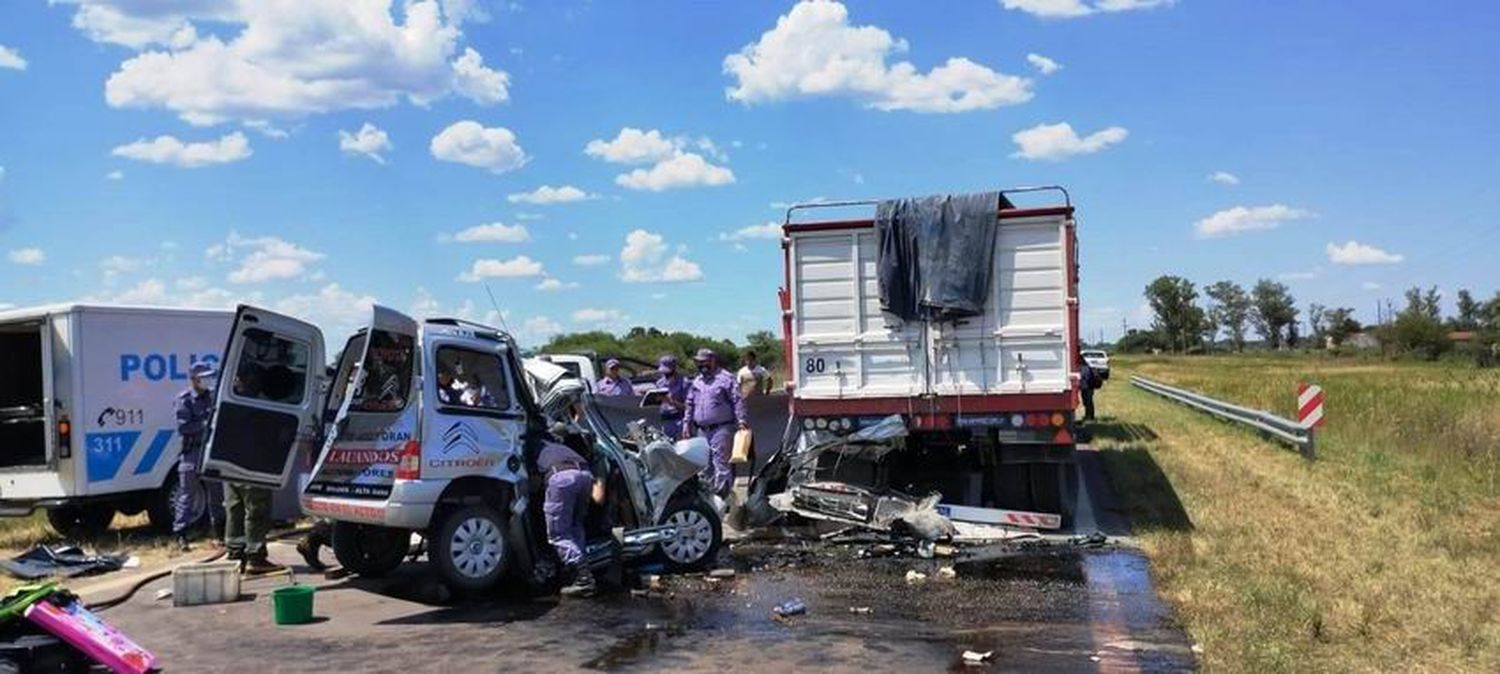 Siniestro vial en la ruta 11 dejó 4 víctimas 
fatales y un menor con lesiones graves