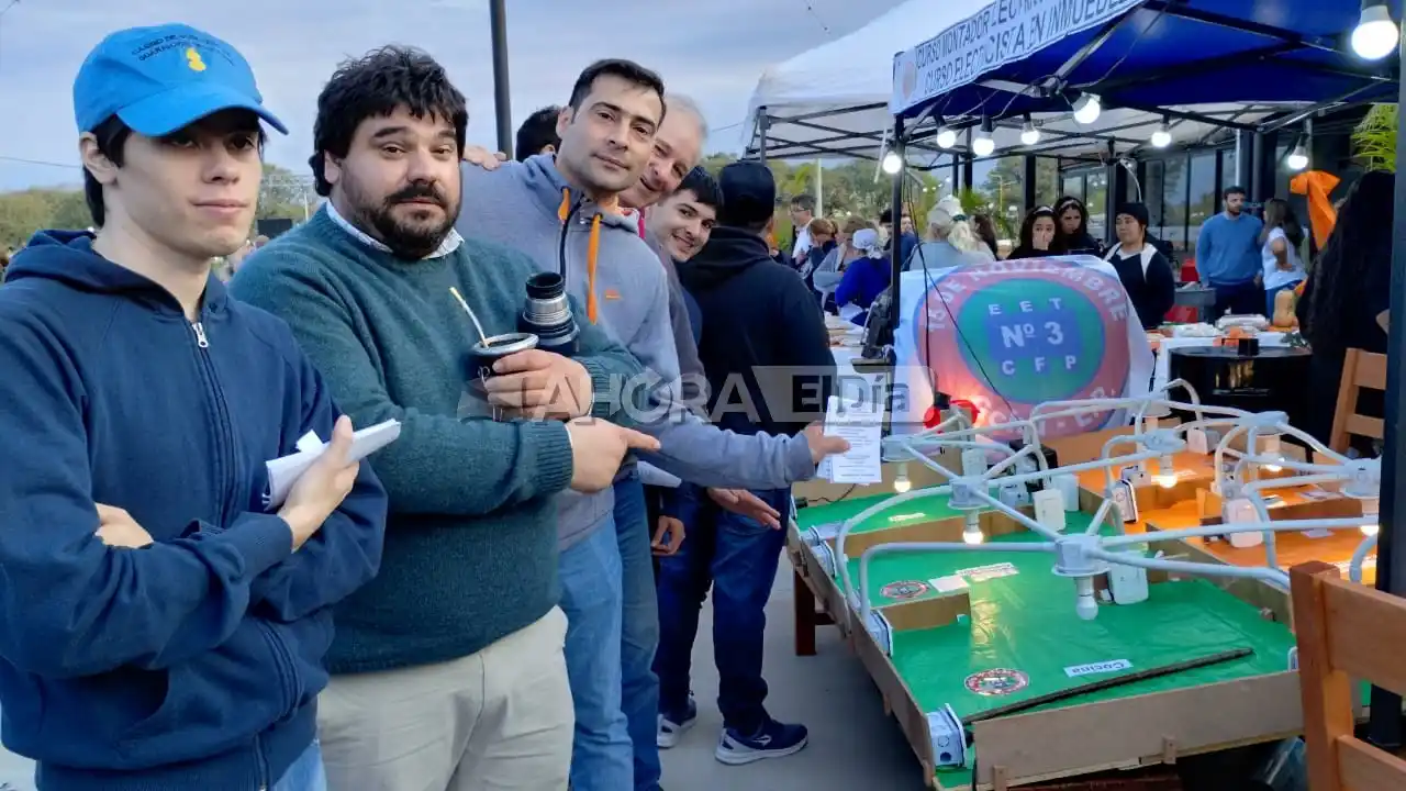 Con más de 37 ofertas académicas se realizó la Feria de las Carreras y Oficios en el Mercado Munilla