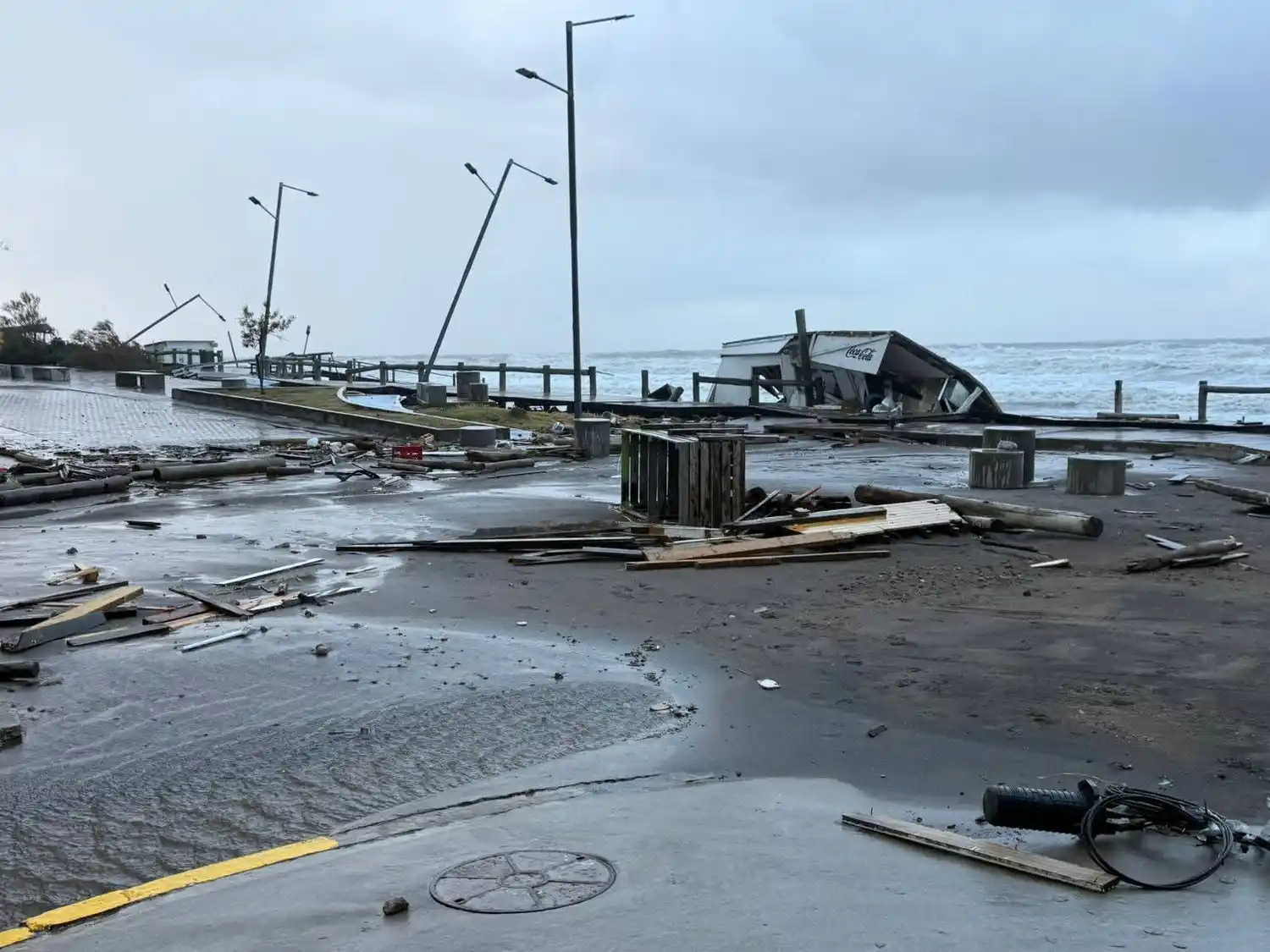 En Monte Hermoso, su infraestructura costera sufrió la embestida de la crecida del mar
Foto gentileza de Damián Javier Danieli