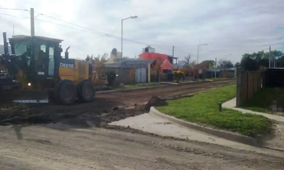 LOBERIA: Avanzan las tareas para seguir con la pavimentación