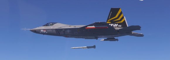 KF-21 Boramae began its weapons launch tests